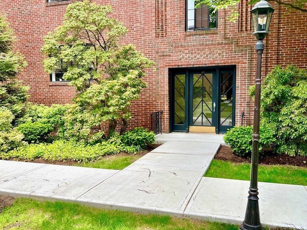 110 Sewall Ave #1 - Brookline, MA