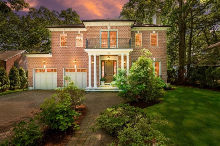 129 Rangeley Rd - Brookline, MA