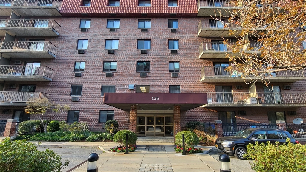 135 Pleasant St #202 - Brookline, MA