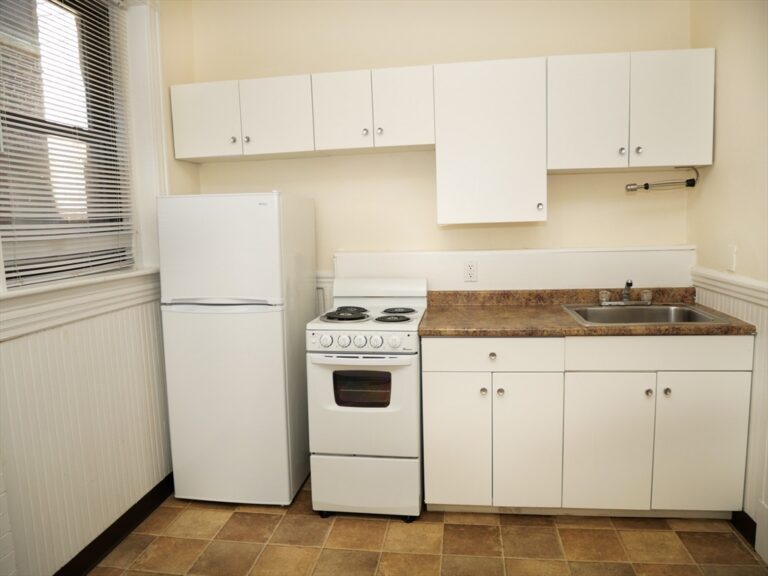 1382 Beacon #12 - Brookline, MA
