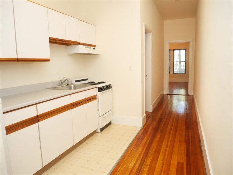 1382 Beacon #4