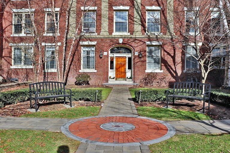 141 Beaconsfield Rd. #3
