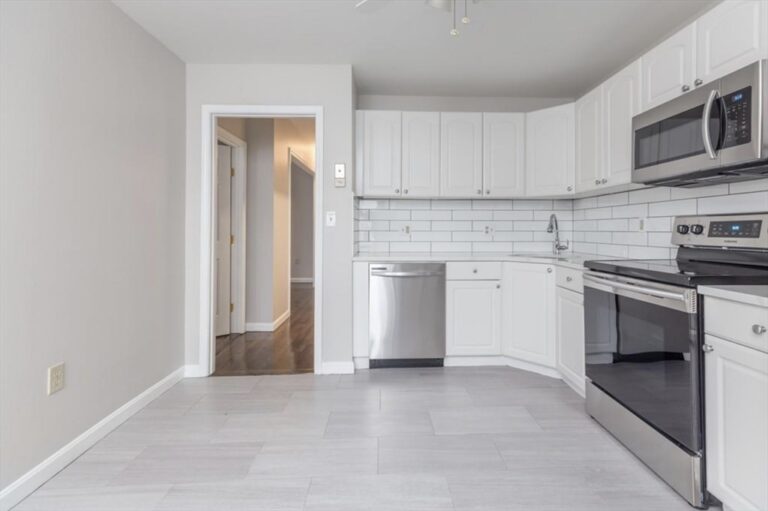 15 Aspinwall Ave #4 - Brookline, MA
