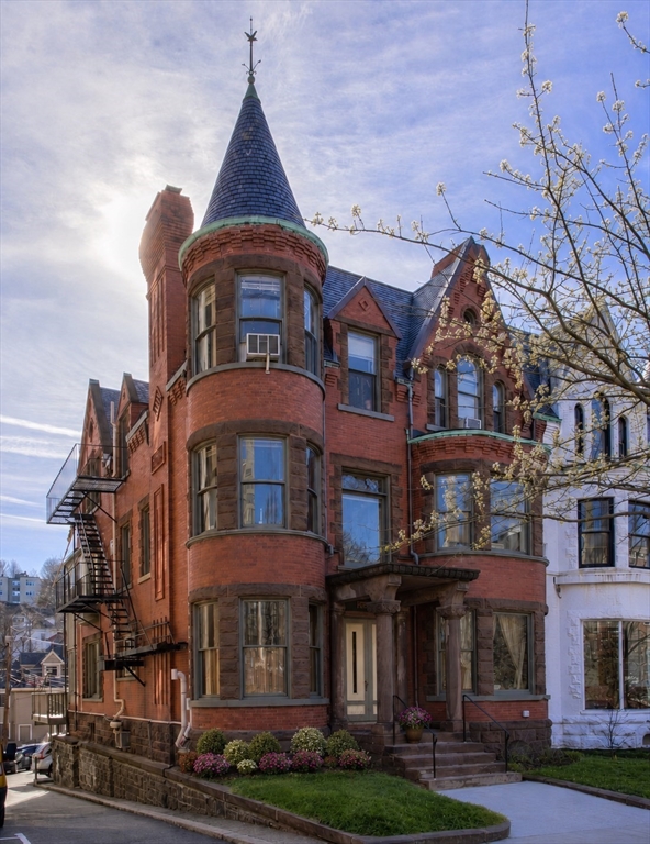 1575 Beacon St #3R - Brookline, MA