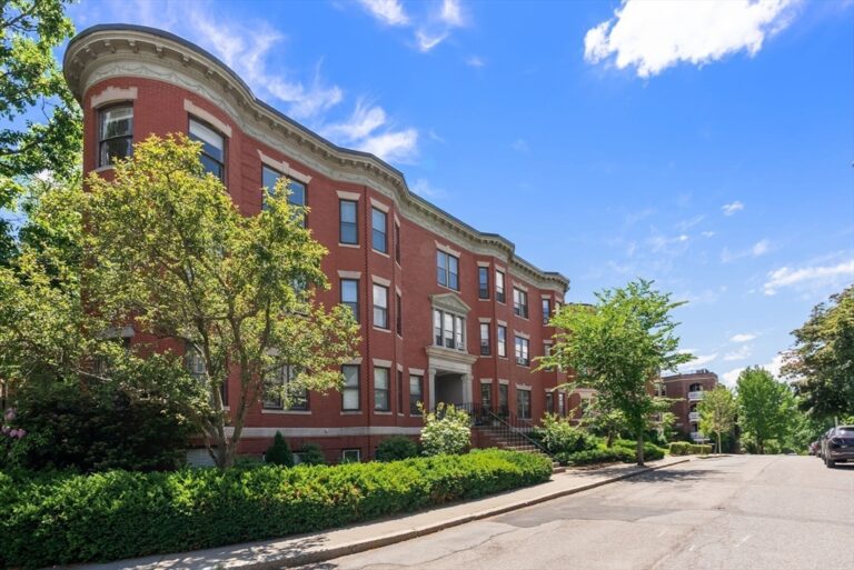 16 Garrison Rd #8 - Brookline, MA