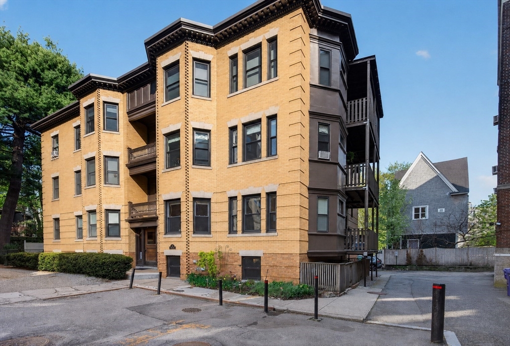 17 Park Vale #4A - Brookline, MA