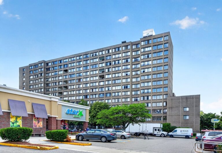 1731 Beacon St #915 - Brookline, MA