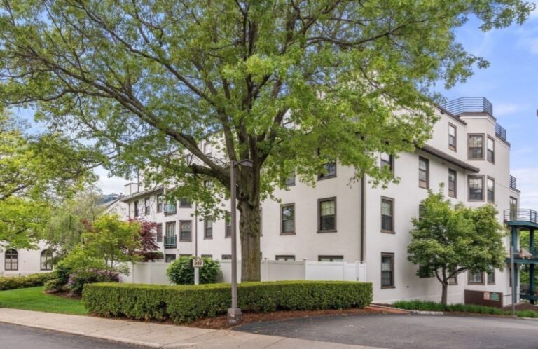 227 Summit Ave #E304 - Brookline, MA