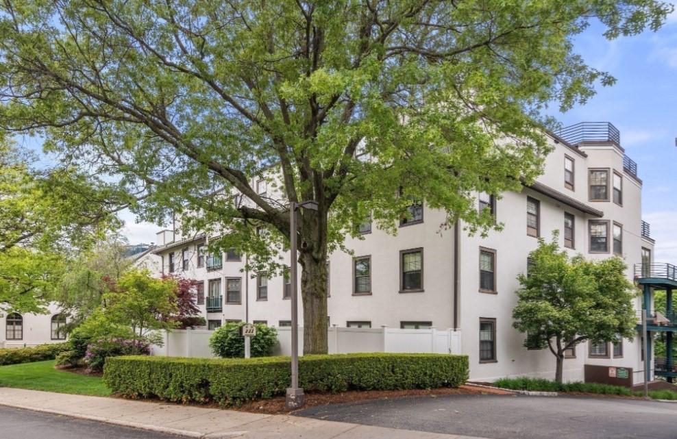 227 Summit Ave #e304 227 Summit Ave #E304 - Brookline, MA