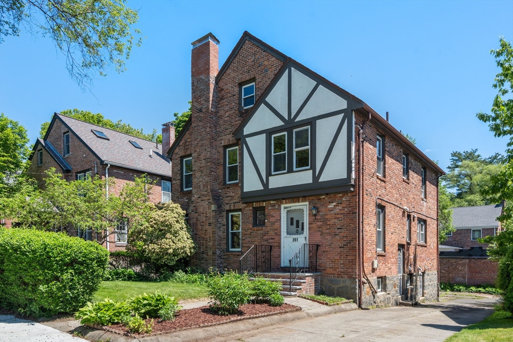 261 Russett Rd - Brookline, MA