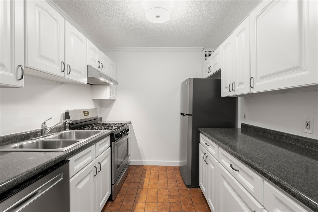 33 Pond Ave #523 33 Pond Ave #523 - Brookline, MA