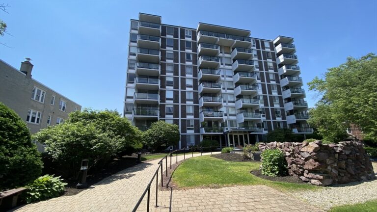 60 Babcock St #94 - Brookline, MA