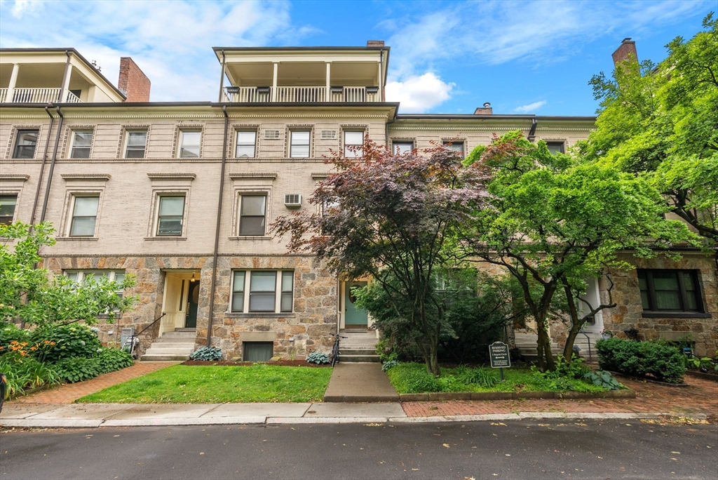 7 Regent Cir #3 - Brookline, MA