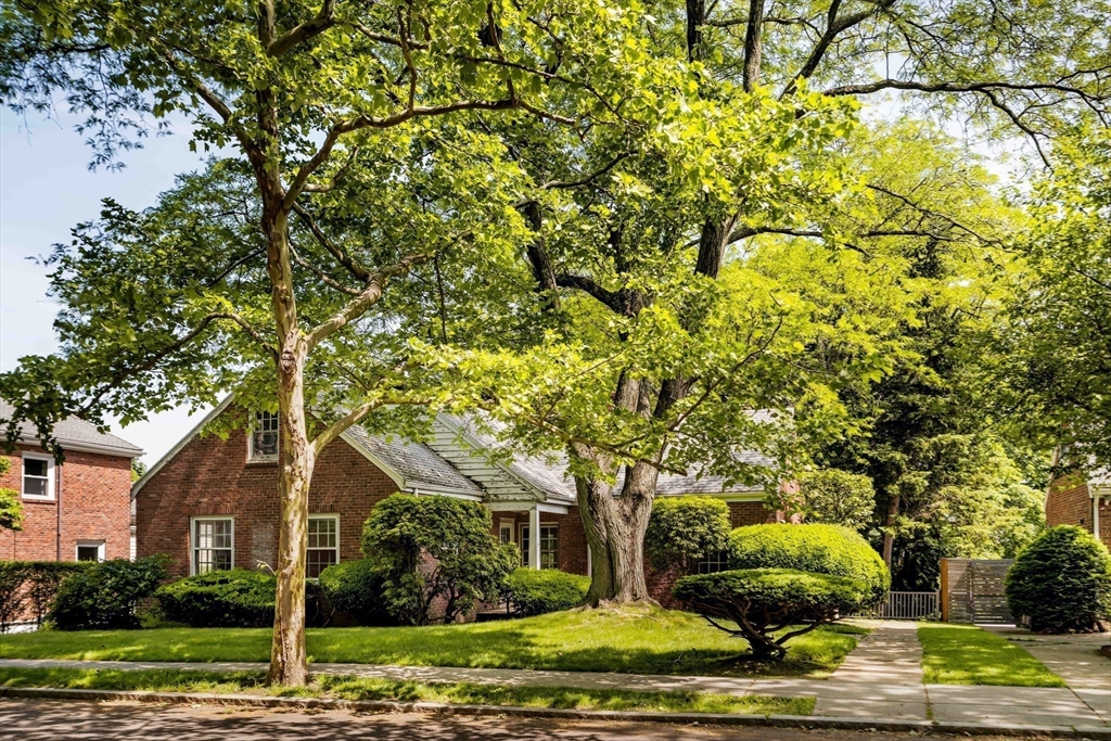 77 Jordan Rd - Brookline, MA