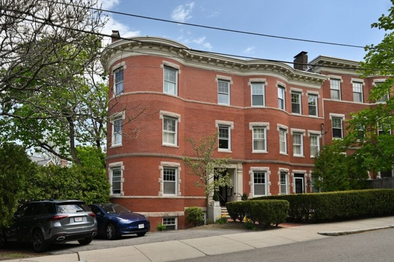 8 Colbourne Cres #3 - Brookline, MA