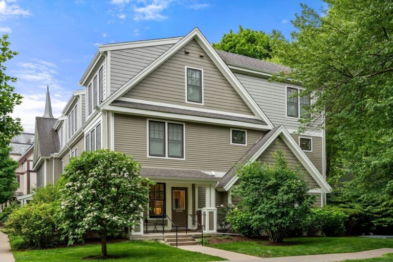 99 Crowninshield Rd #99 - Brookline, MA