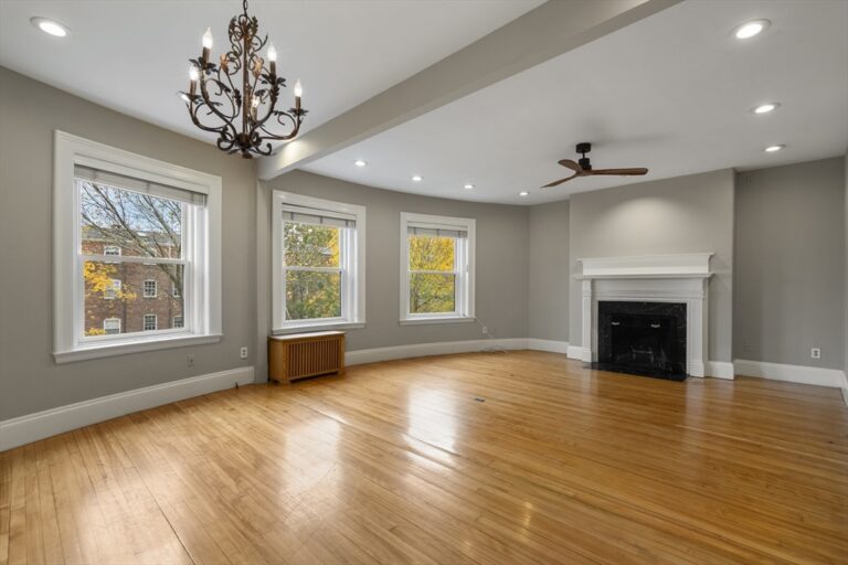 1011 Beacon St #4