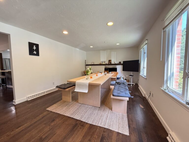 26 Hanmond Pond Pkwy - Brookline, MA