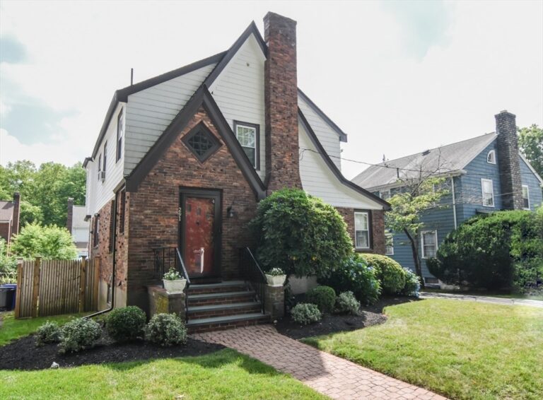 291 Russett Rd - Brookline, MA