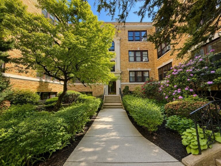 415 Washington St #5 - Brookline, MA