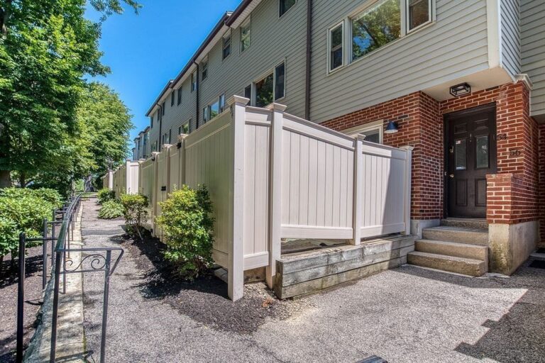54 Regent Circle #54 - Brookline, MA