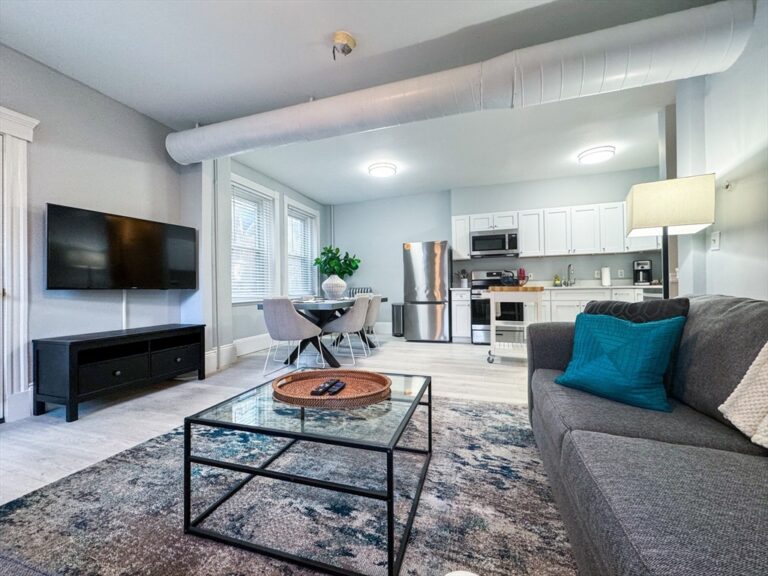 636 Washington St #1 - Brookline, MA