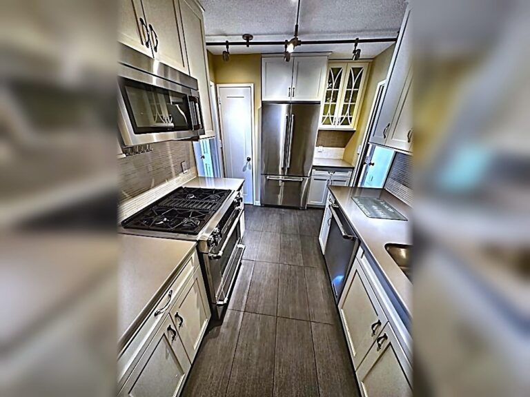 77 Pond Ave #1001