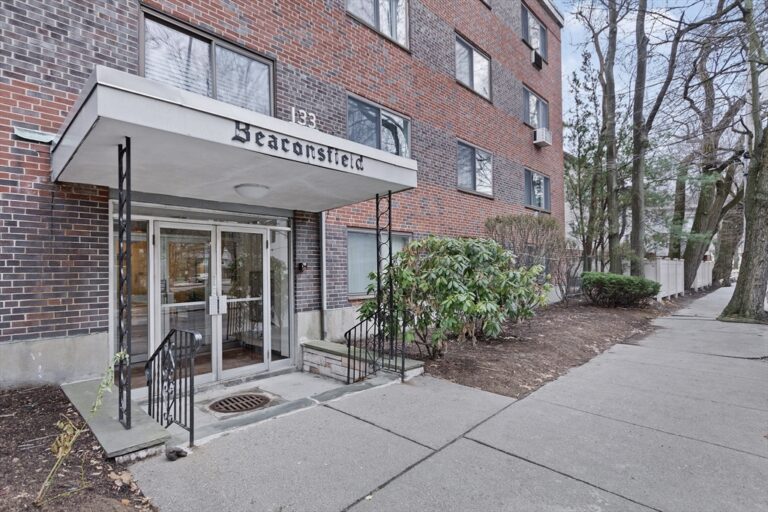 133 Beaconsfield Rd #44 - Brookline, MA