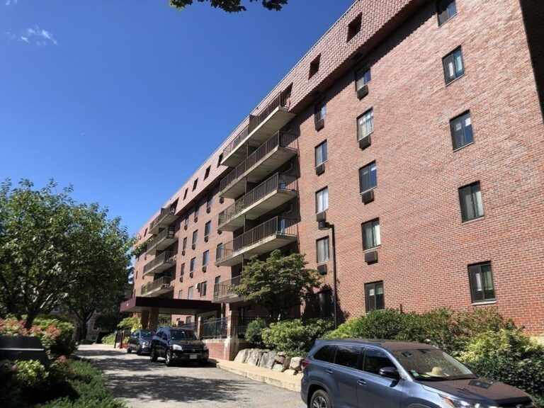135 Pleasant St #307 - Brookline, MA