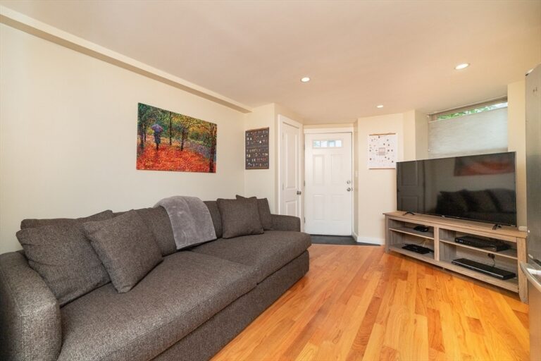 15 University Rd #B