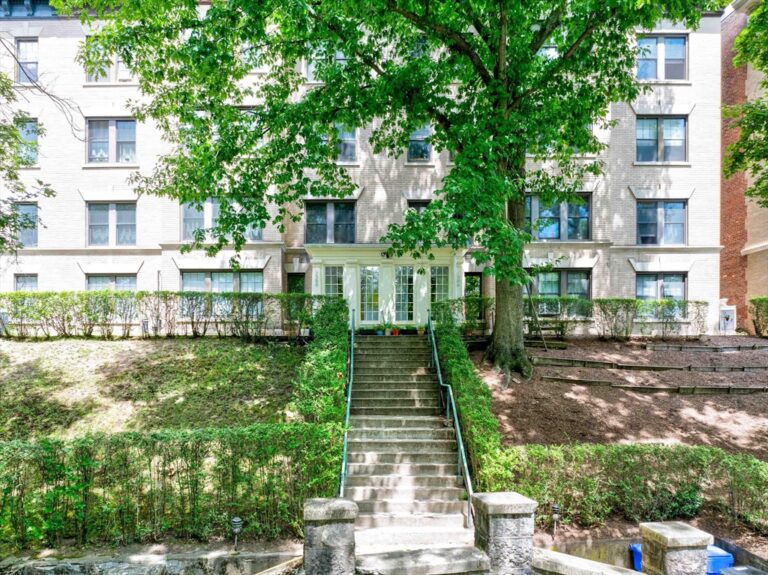 1584 Beacon St #A - Brookline, MA