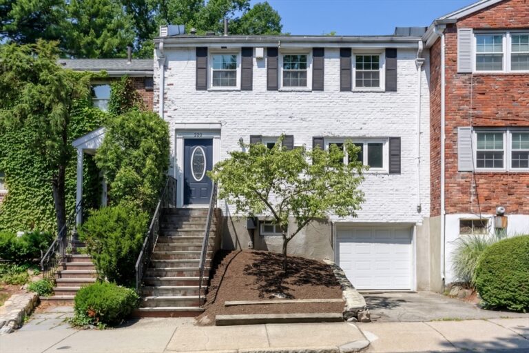 220 Kent Street #220