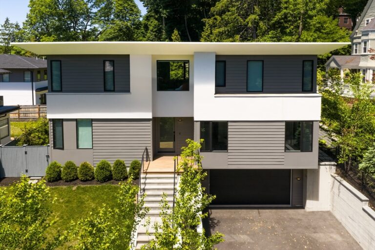 221 Gardner Rd - Brookline, MA