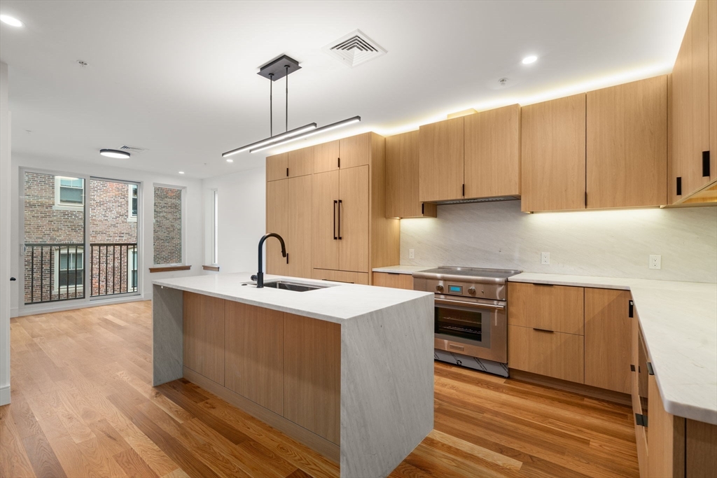 58 Kent #302 - Brookline, MA