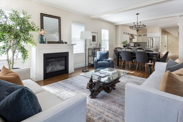 17 Davis Ave. #1 - Brookline, MA