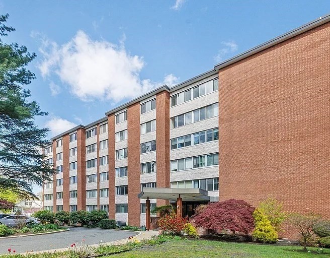 22 Chestnut Pl #306 - Brookline, MA