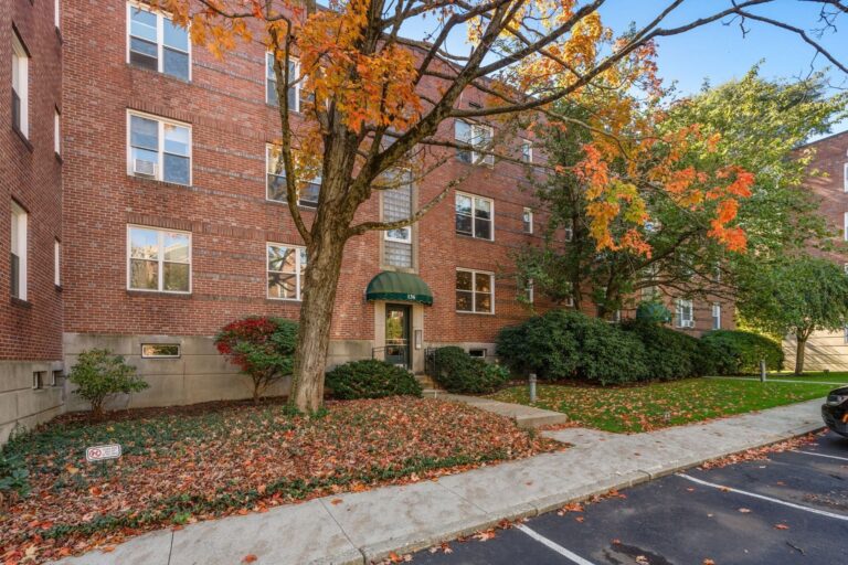 136 Beaconsfield Rd #2 - Brookline, MA