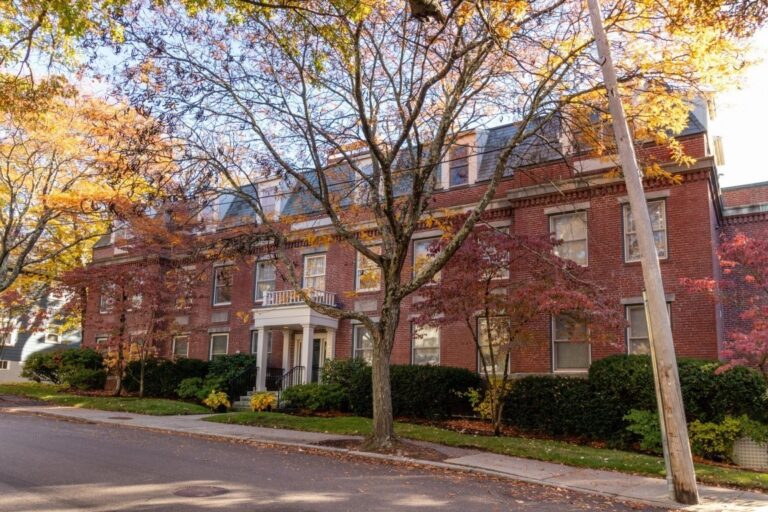 216 Summit Ave #B-102 - Brookline, MA