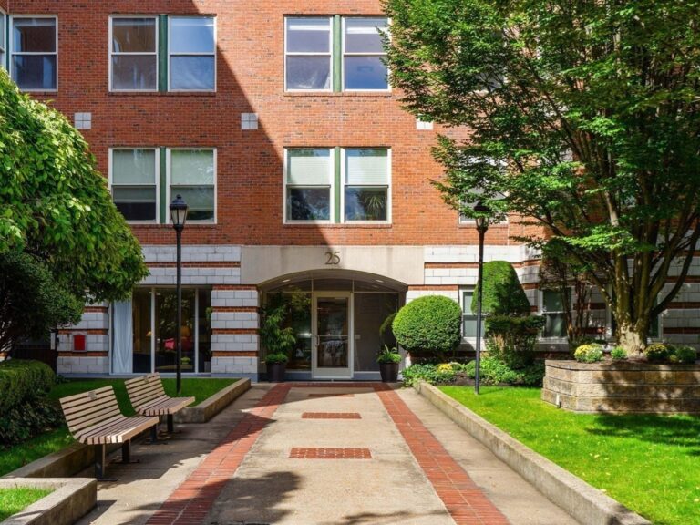 25 Marion St #27 - Brookline, MA