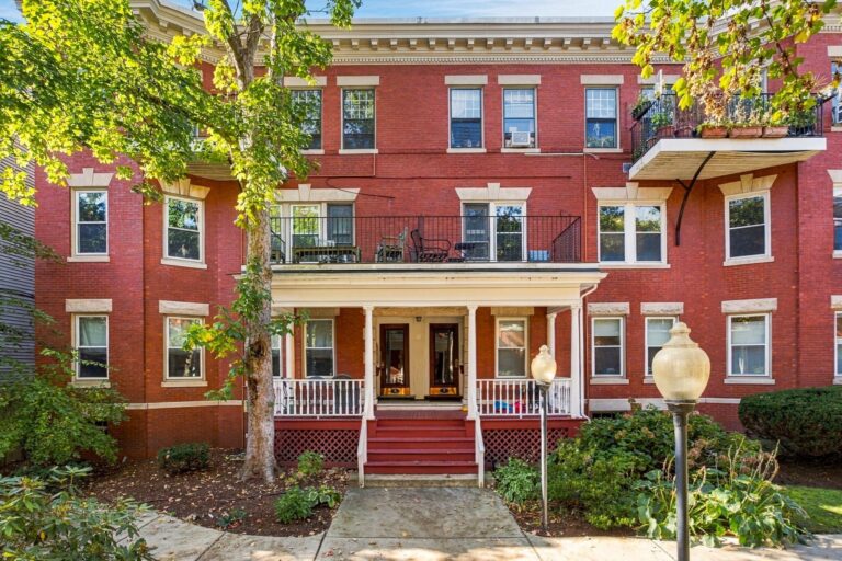 9 Auburn Ct #3 - Brookline, MA